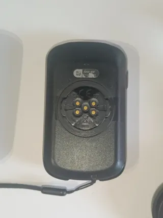 Garmin Edge 830 con soporte y accesorios