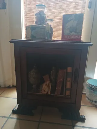 MESITA DE NOCHE ANTIGUA