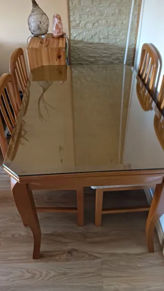 Mesa de comedor extensible con 4 sillas