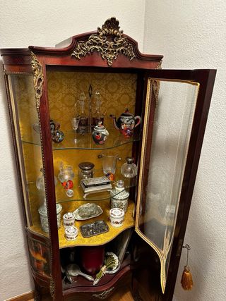 Vitrina antigua de madera y cristal