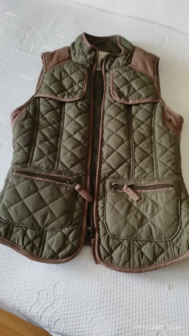 Chaleco acolchado verde militar