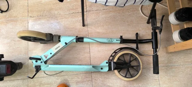 Patinete Oxelo para niños y adultos Con casco.