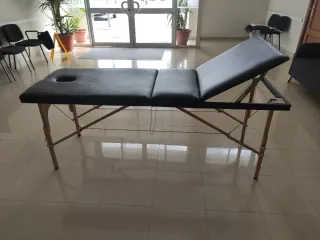 Camilla de masaje portátil y plegable.