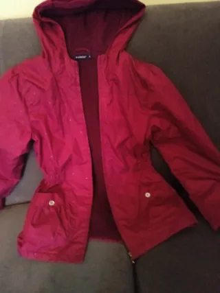 Chaqueta de Niña muy bonita con capucha bolsillos