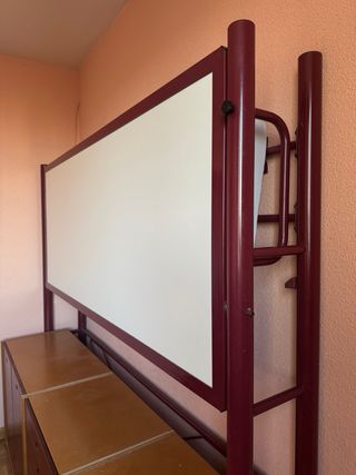 Cama litera plegable con pizarra y mueble modular