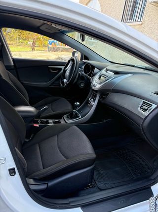 Hyundai Elantra 2011