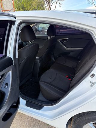 Hyundai Elantra 2011