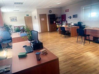 NAVE INDUSTRIAL SEMINUEVA EN POLIG. IND. ILLESCAS