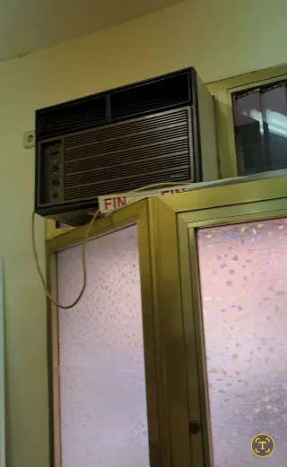 Puerta aluminio con fijos cristal