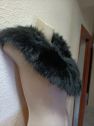 Cuello piel sintética negro