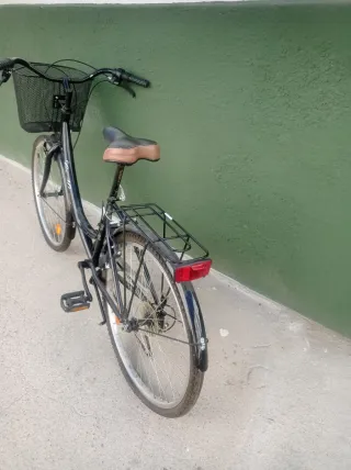 Bicicleta de paseo negra