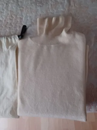 Jersey cuello alto mujer beige