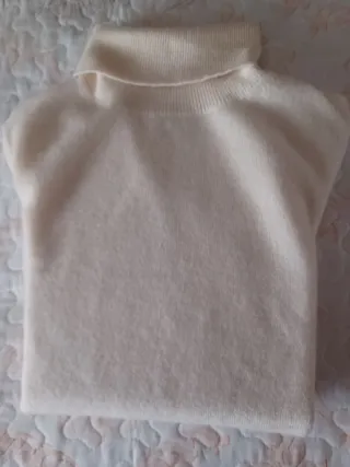 Jersey cuello alto mujer beige