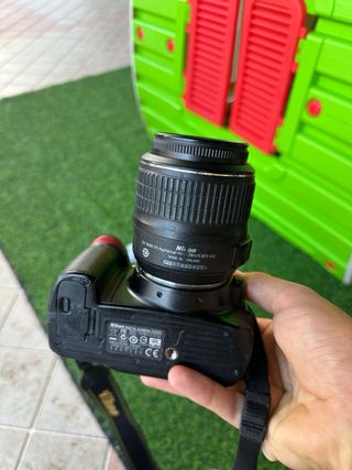 Nikon D3000 + Obiettivo 18-55 VR