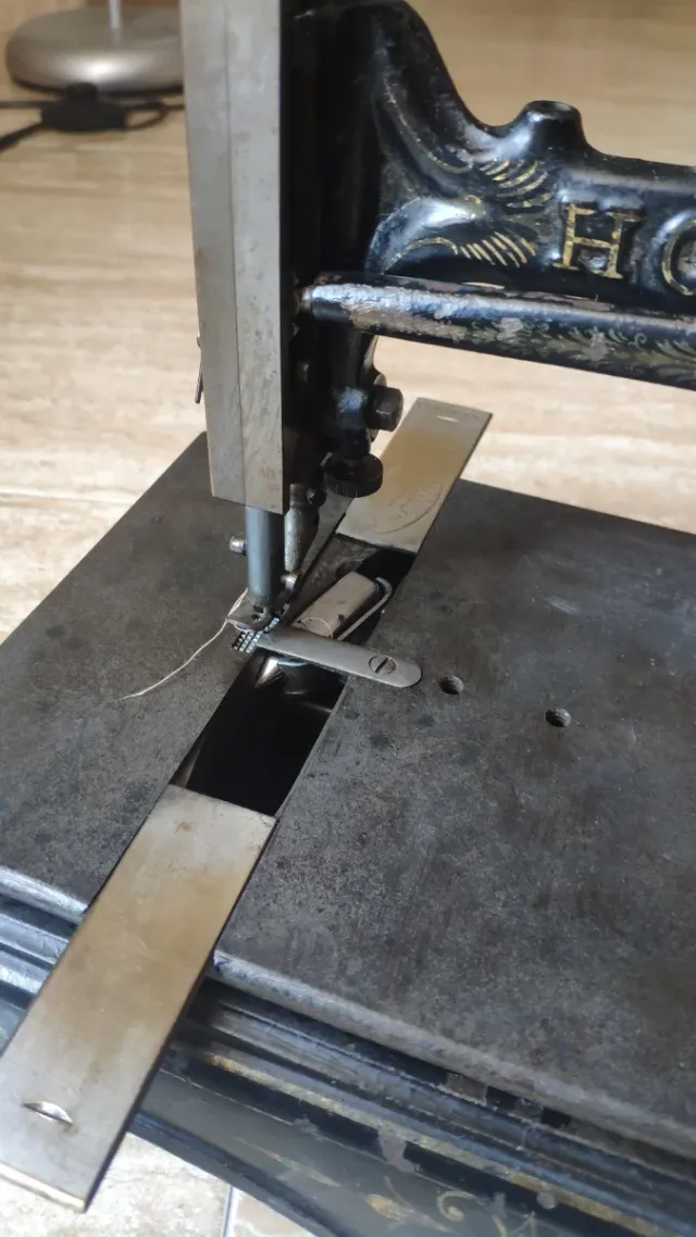 Máquina de coser antigua Howe