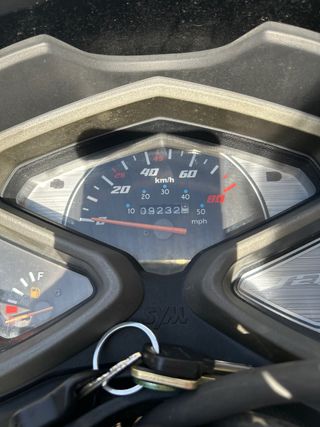 Moto 49cc Roja SYM JET 14 50 E5 año 2022