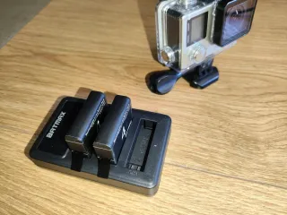 GoPro Hero 4 Black + 3 batterie + caricatore