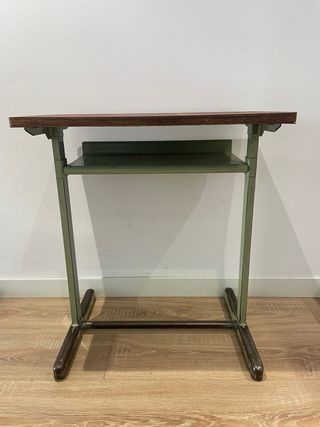 2 escritorios y sillas infantiles madera y metal