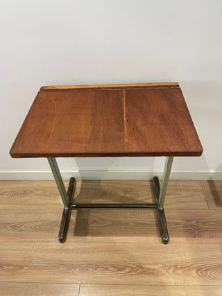 2 escritorios y sillas infantiles madera y metal