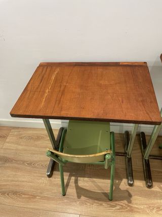 2 escritorios y sillas infantiles madera y metal