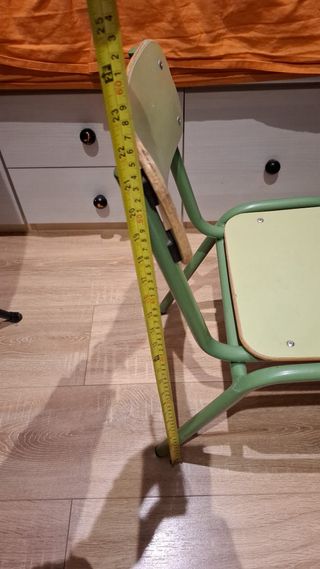 2 escritorios y sillas infantiles madera y metal