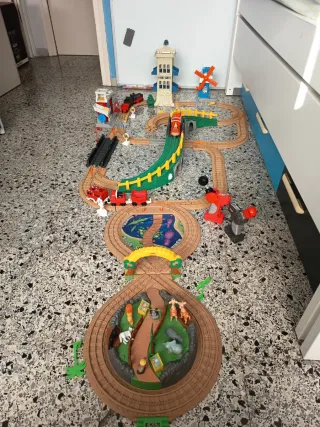 Tren eléctrico Fisher Price x2