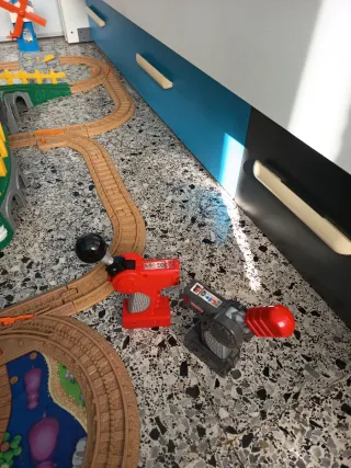 Tren eléctrico Fisher Price x2