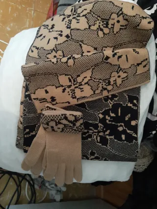 Bufanda y guantes a juego