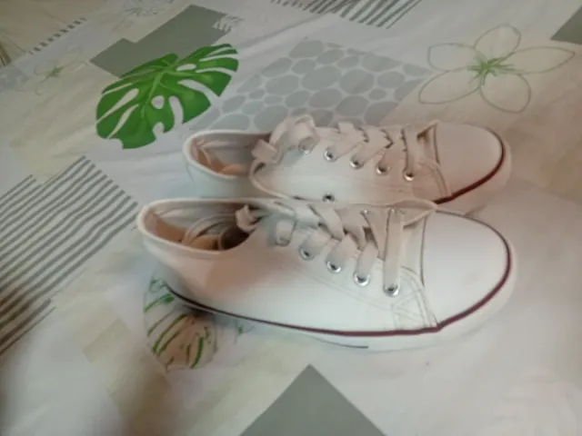 Calzado tipo Converse símil piel