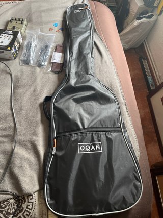 Bajo + amplificador + pedal + funda y accesorios