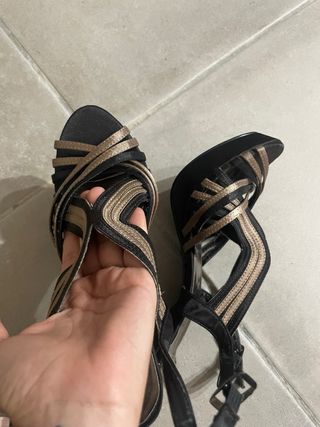 Tacones 37 Negro y Dorado 13cm