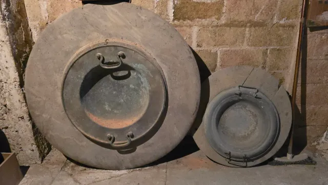 Antigos braseiros de cobre