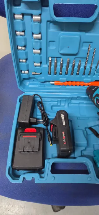 Taladro Percutor con 2 Baterías Nuevo