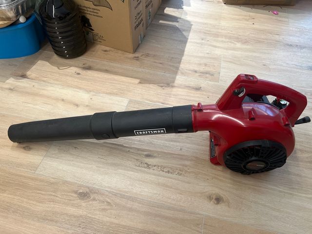Soplador de hojas Craftsman rojo