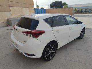 TOYOTA AURIS HYBRID 1.8 140H AUTOMÁTICO