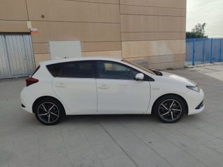TOYOTA AURIS HYBRID 1.8 140H AUTOMÁTICO