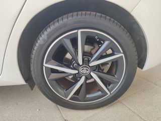 TOYOTA AURIS HYBRID 1.8 140H AUTOMÁTICO