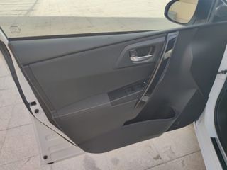 TOYOTA AURIS HYBRID 1.8 140H AUTOMÁTICO