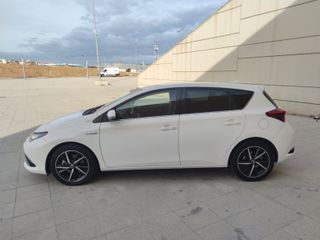 TOYOTA AURIS HYBRID 1.8 140H AUTOMÁTICO