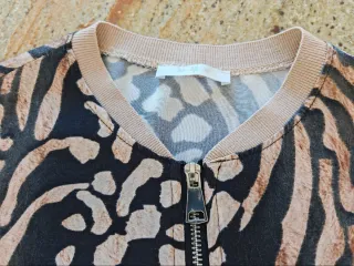 Chaqueta sedosa cinturilla ajustable