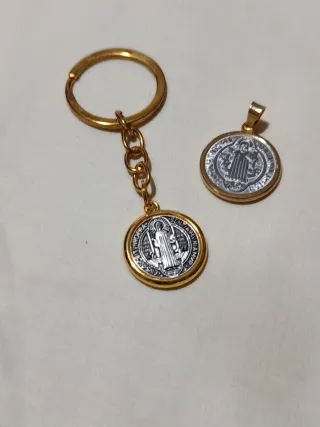 Llavero y medalla San Benito