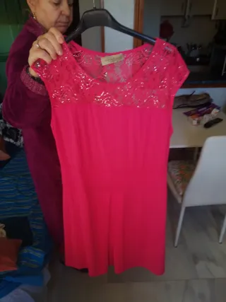 Vestido de color rojo marca milano