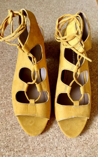 Sandalias Atmosphere mostaza talla 42 sin usar