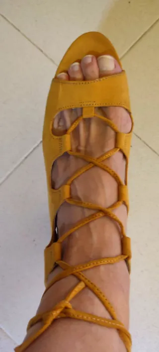 Sandalias Atmosphere mostaza talla 42 sin usar