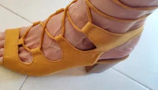 Sandalias Atmosphere mostaza talla 42 sin usar