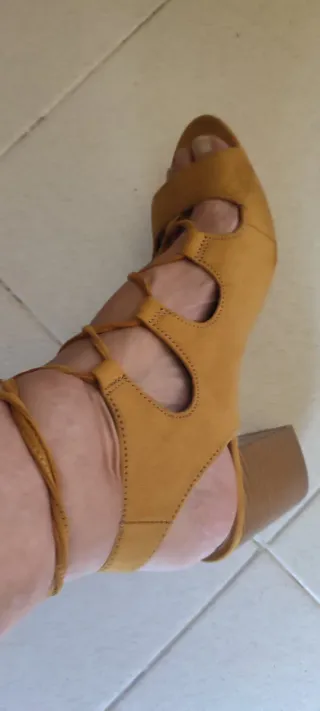 Sandalias Atmosphere mostaza talla 42 sin usar