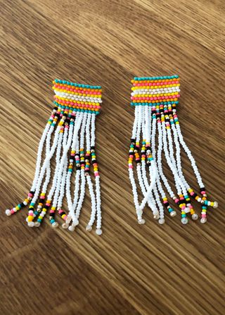 Pendientes largos de abalorios multicolor