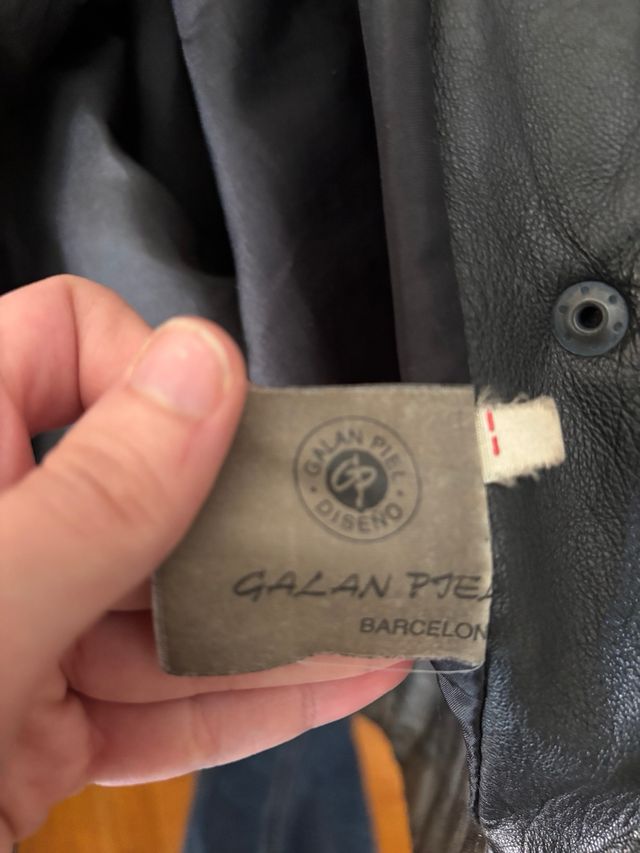 Cazadora bomber piel negra