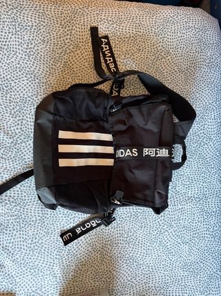 Mochila Adidas 30L Negra y Blanca