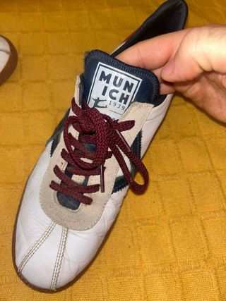 Zapatillas Munich Blancas y Rojas